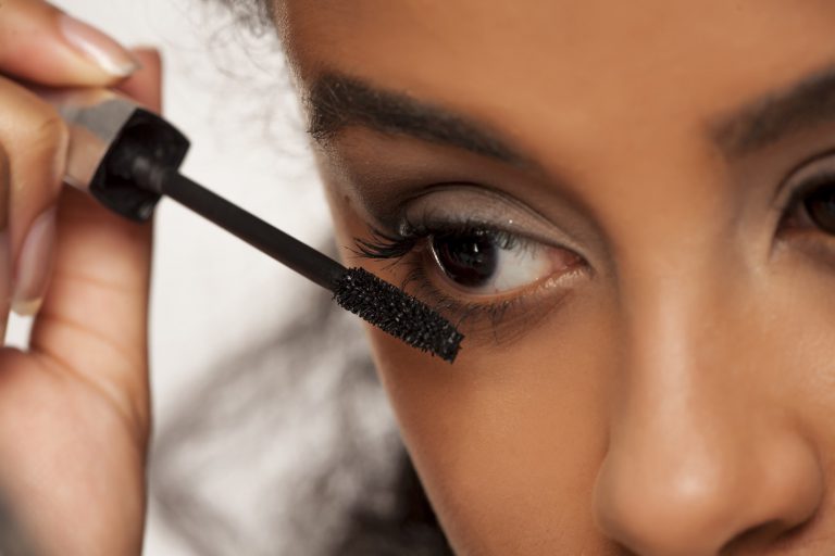 Makeup DON'Ts. Why your mascara doesn't coat your lashes as promised